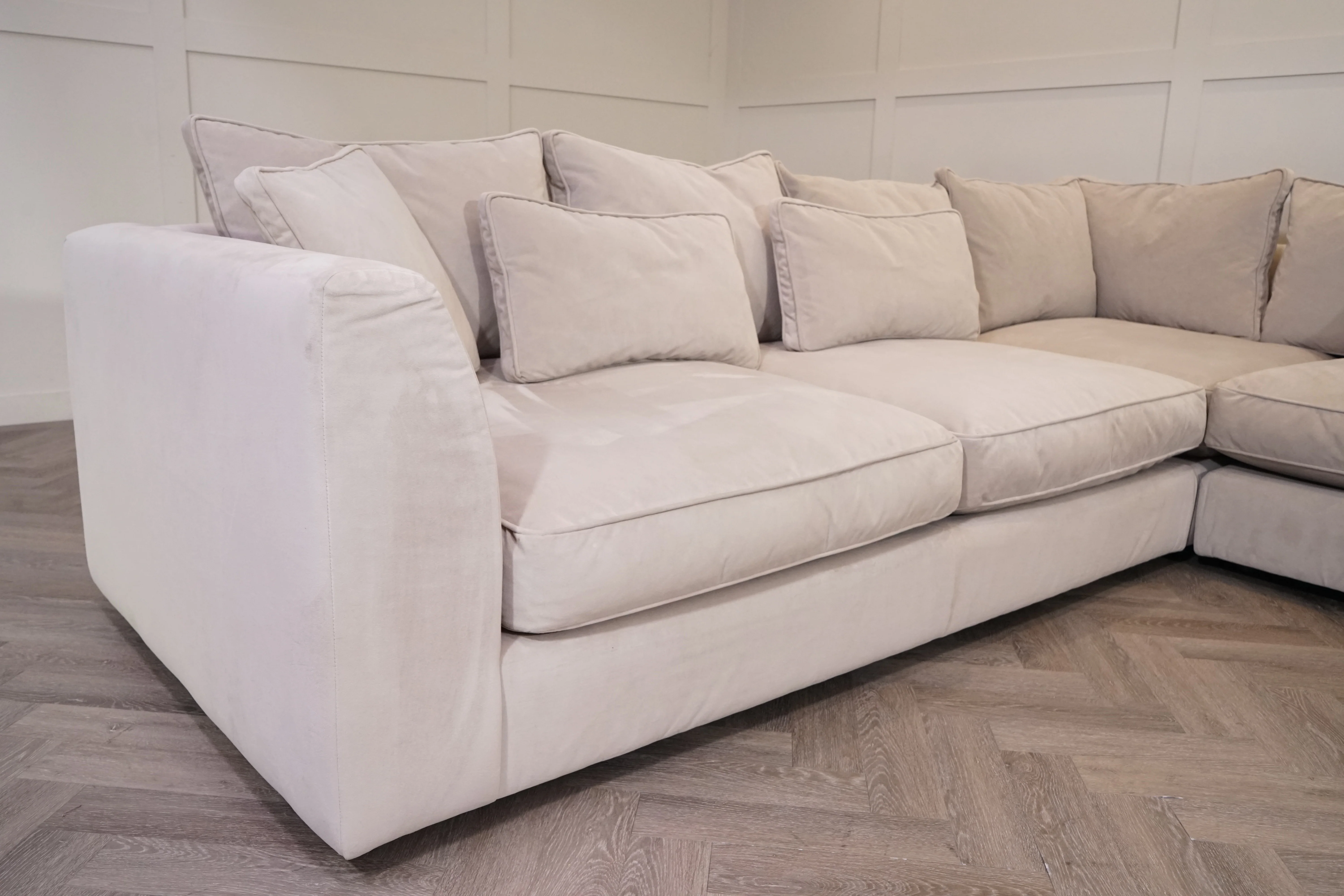 Bossanova Large 3 Corner 3 Sofa, Plush Platinum - Image 9