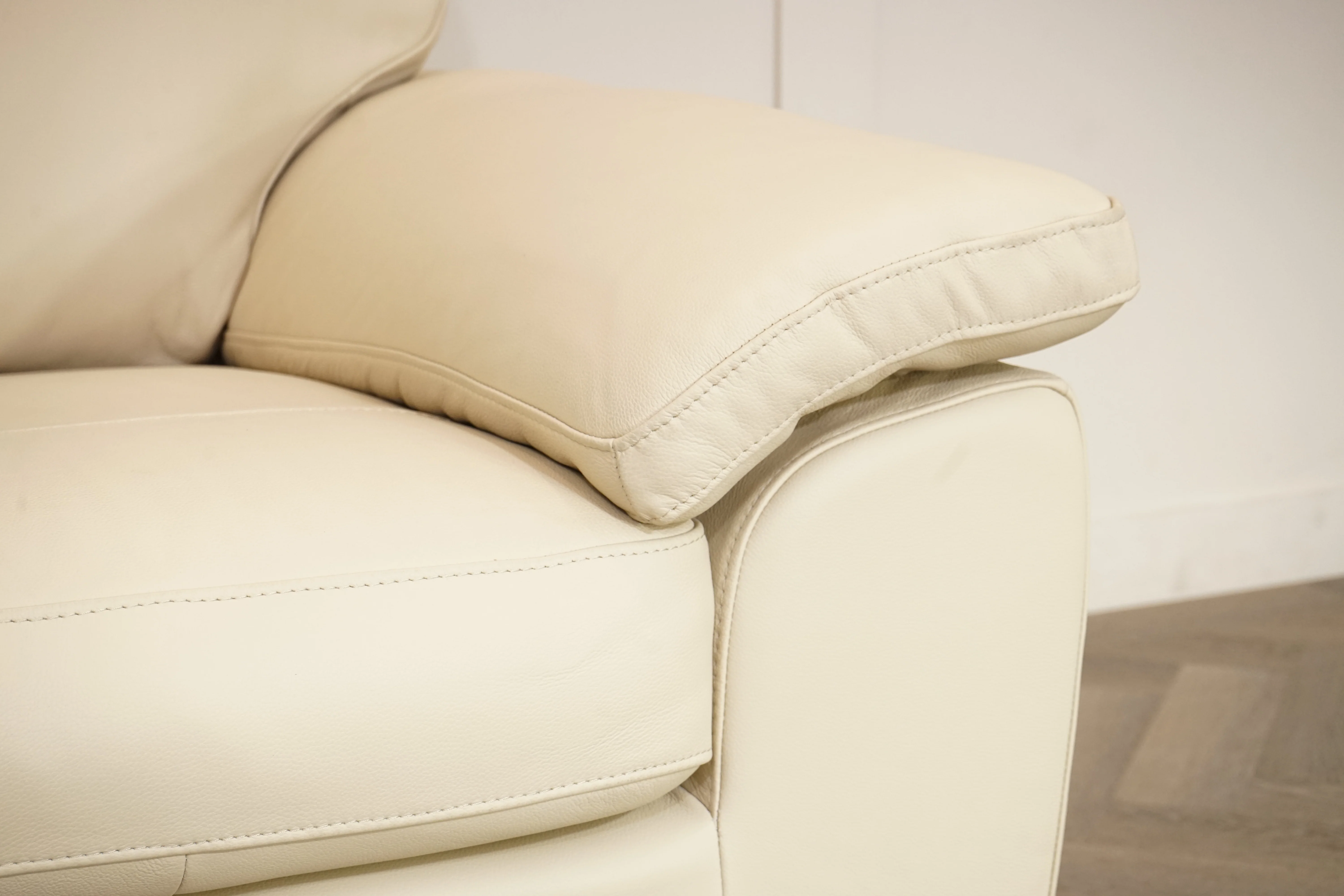 Camden Small 2 Seater Leather Sofa, Matt Pearl - Image 4
