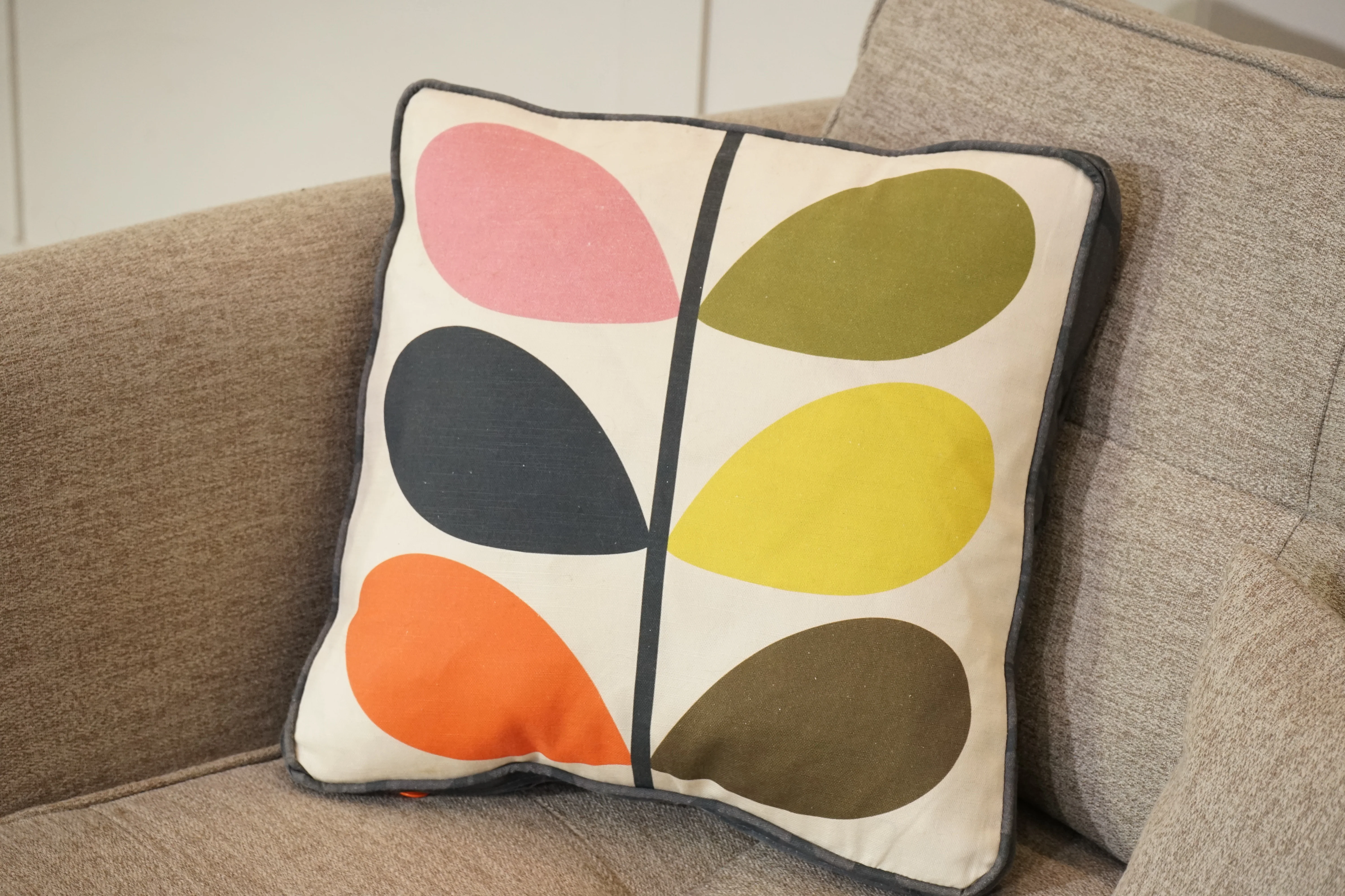 Holly Small 2 Seater Sofa, Biscuit - Image 8