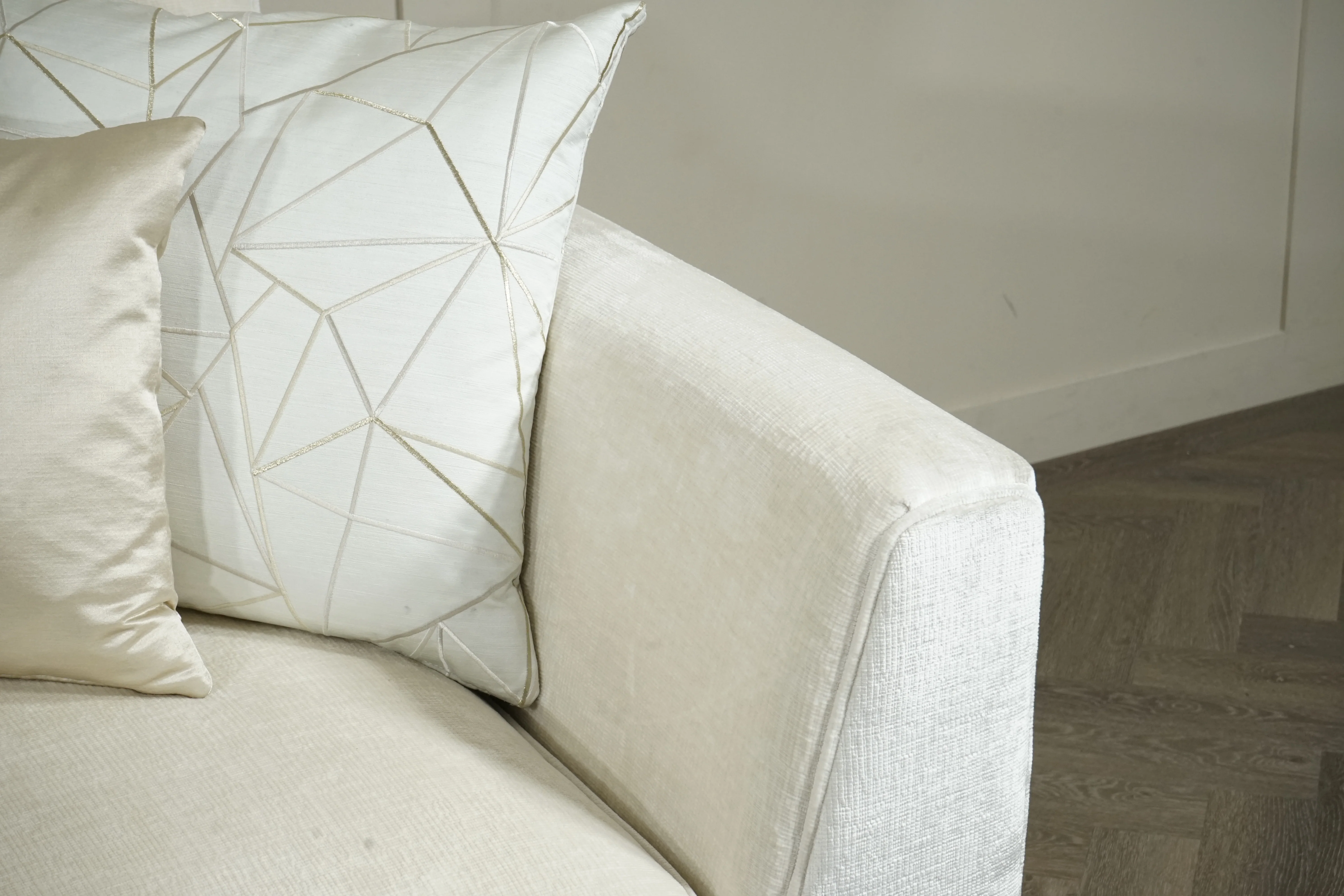 Valentino Large 3 Seater Sofa, Monaco Cream - Image 5